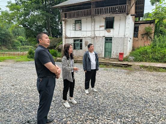 说明: F:\0建筑工程学院组织员电脑电子文件档案归档\DQ13宣教统战\DQ13-6稿件简报\2023年度\照片\石龙镇考察2.jpg