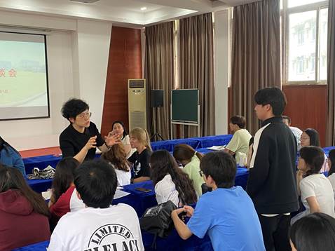座谈会