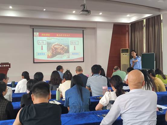 说明: F:\0建筑工程学院组织员电脑电子文件档案归档\DQ13宣教统战\DQ13-6稿件简报\2025年度\活动照片\5月教职工大会\1748416097475.jpg